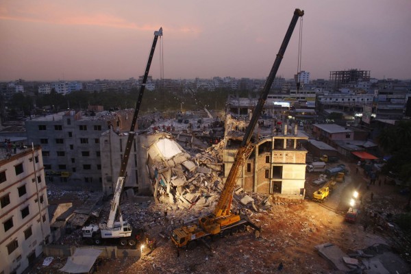 130429-bangladesh-building-collapse-17