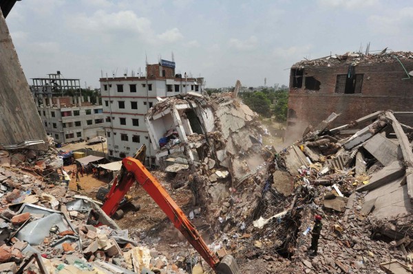 130502-bangladesh-building-collapse-02