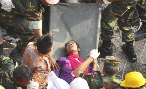 130510-bangladesh-building-collapse-19-survivor-07