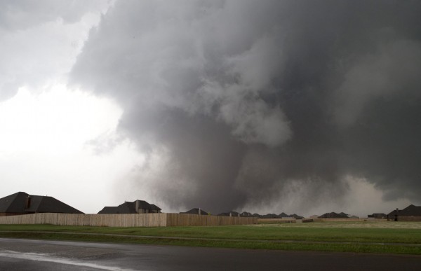 130520-oklahoma-tornado-17