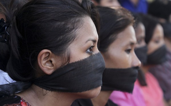 130824-photojournalist-protest-gang rape-mumbai-india-02