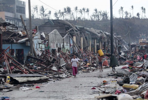 131109-supertyphoon-haiyan-philippines-tacloban-06