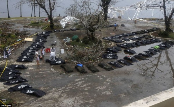 131111-typhoon-haiyan-philippines-victims-08