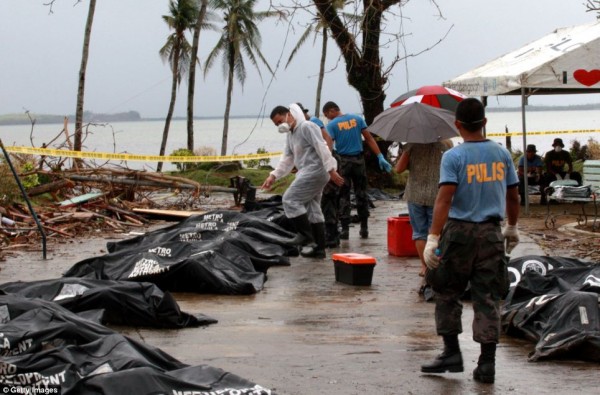 131111-typhoon-haiyan-philippines-victims-11