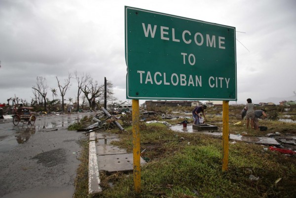 131110-supertyphoon-haiyan-philippines-tacloban-000