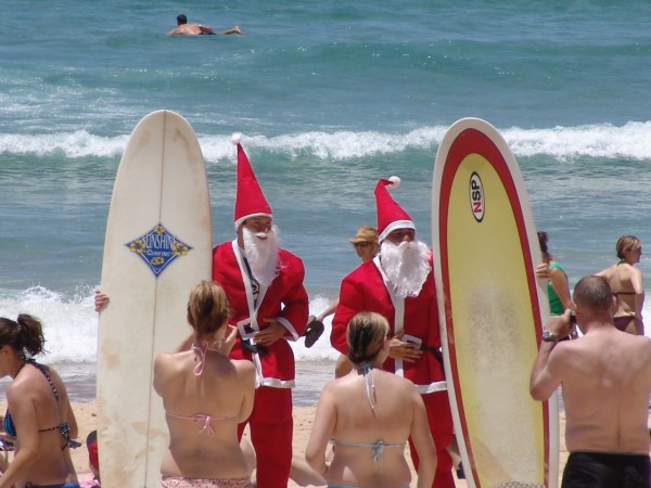 australia-christmas-santa-beach