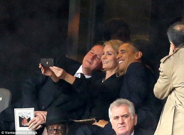 mandela-johannesburg-obama-selfie-131210-e