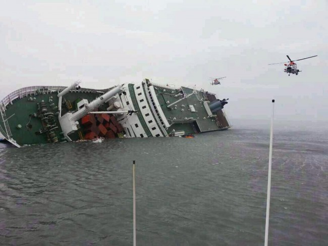 140416-skorea-sunken ferry-02