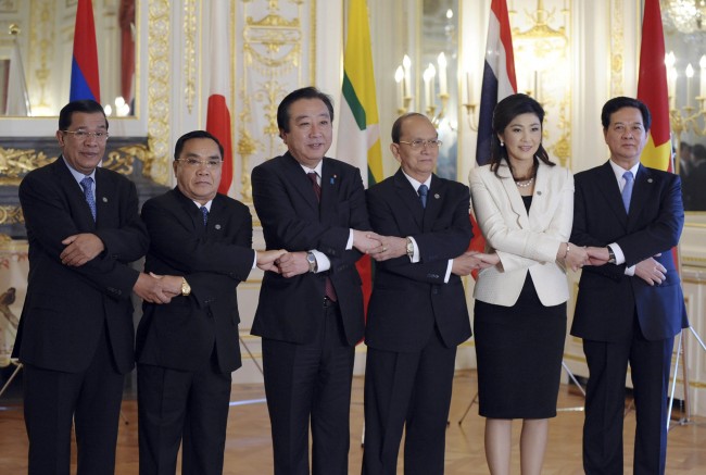 Hun Sen, Thongsing Thammavong, Yoshihiko Noda, Thein Sein, Yingluck Shinawatra Nguyen Tan Dung