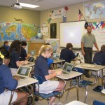 Học sinh lớp 9 ở Mỹ được trang bị laptop