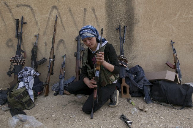 Female Kurdish fighters-syria-03