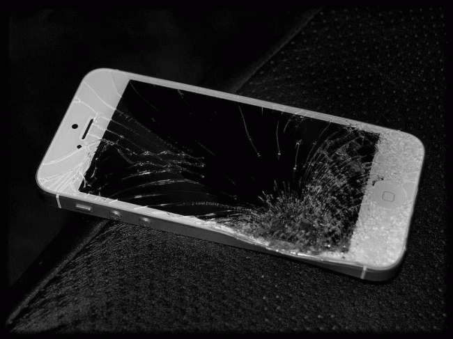 iphone-screen-cracked