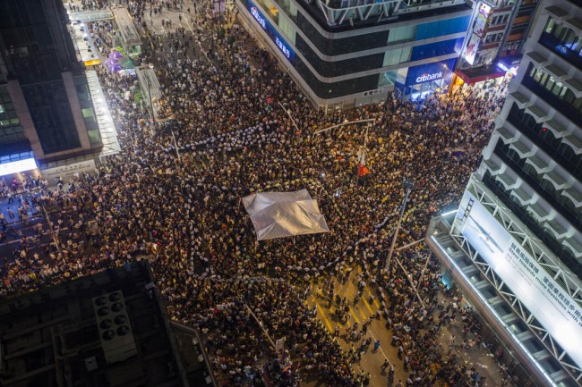 141002-hong kong umbrella protest-01