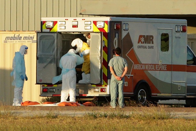141016-ebola-nina-pham-leave-texas-to-maryland