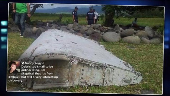 150729-Plane_wreckage_found_in_Indian-ocean-03