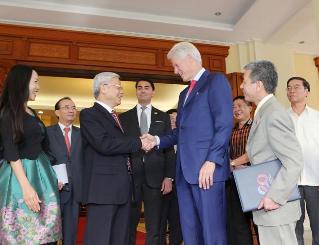 Vietnam's Communist Party General Secretary Nguyen Phu Trong (3rd L) shakes hands with former U.S. President Bill Clinton at the Party headquarters in Hanoi July 2, 2015. Picture taken July 2, 2015. Mandatory Credit. REUTERS/Tri Dung/VNA ATTENTION EDITORS - THIS PICTURE WAS PROVIDED BY A THIRD PARTY. REUTERS IS UNABLE TO INDEPENDENTLY VERIFY THE AUTHENTICITY, CONTENT, LOCATION OR DATE OF THIS IMAGE. THIS PICTURE IS DISTRIBUTED EXACTLY AS RECEIVED BY REUTERS, AS A SERVICE TO CLIENTS. FOR EDITORIAL USE ONLY. NOT FOR SALE FOR MARKETING OR ADVERTISING CAMPAIGNS. NO ARCHIVES. NO SALES. MANDATORY CREDIT.