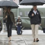Chuyện ô dù của ông Trump