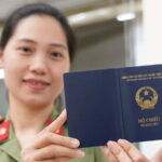 Chuyện hộ chiếu mẫu mới của Việt Nam không có “Nơi sinh”