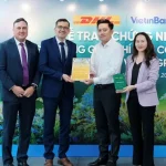 Dịch vụ chuyển phát nhanh GoGreen Plus của DHL Express giúp Ngân hàng VietinBank giảm phát thải khí nhà kính